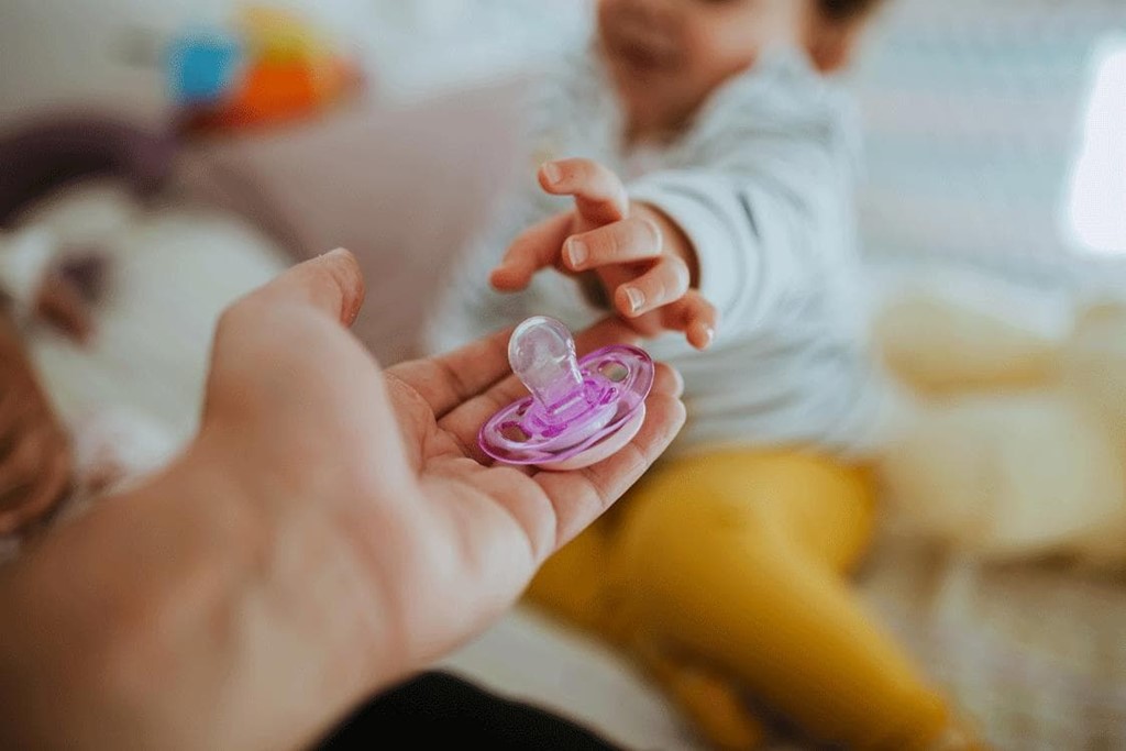 ¿Cuándo sacar el chupete a nuestros niños?